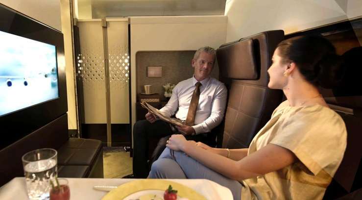 Etihad Airways презентовала 2-х комнатный люкс на борту Airbus A380. Фото гостиной