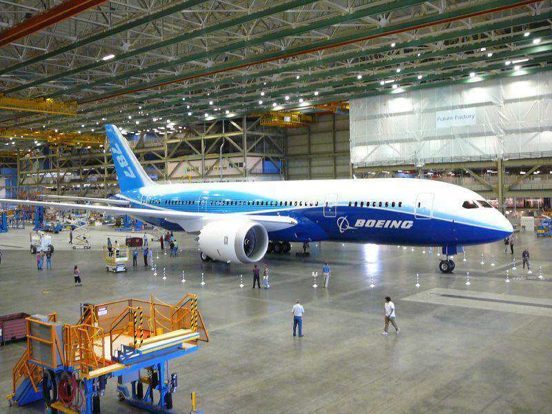 В Европе введен запрет на полеты лайнеров Boeing 787