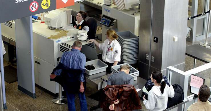 В аэропорту Парижа забыли досмотреть 17 пассажиров рейса Air Canada