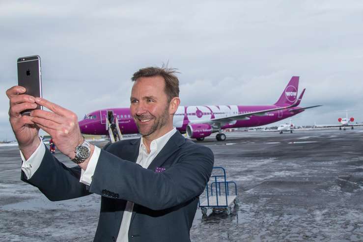 У авиакомпании WOW Air появился самолёт «Гей»