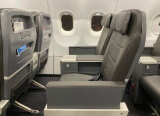 American Airlines: миттєве підвищення класу обслуговування – посібник із оплати готівкою або милями