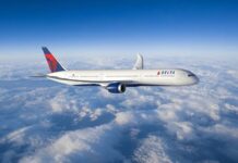 Зміни в туристичній індустрії: замовлення Delta Boeing, інтеграція Google-Siri та зменшення кількості паспортів США