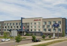 Втрачений франчайзинговий готель Hilton, який відмовив офіцерам імміграційної служби в обслуговуванні