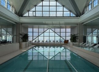 Голова Hyatt Покинув Пост Після Публікації Документів по Справі Епштейна