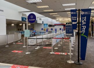 Адміністрація Трампа зупиняє програми прискореного проходження контролю за умов припинення роботи уряду