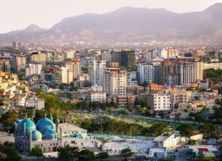 Афганистан: Первая Женщина-Экскурсовод Предлагает Виртуальные Путешествия в Условиях Правления Талибана