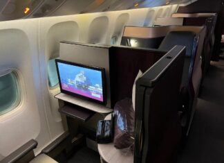 Конфлікт з Qatar Airways через зйомки у польоті
