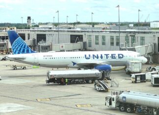 Бортпровідники United близькі до укладання угоди із зарплатою, що випереджає галузеві стандарти, протести відкладено