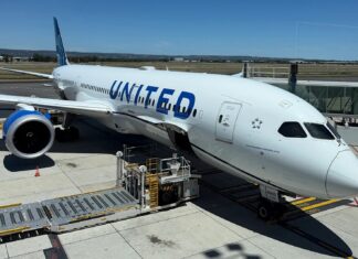 Авіаційна Лояльність: Чому Я Перейшов з American на United