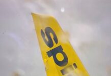 Сінгапурські Авіалінії Заділи Літак Spirit у Ньюарку