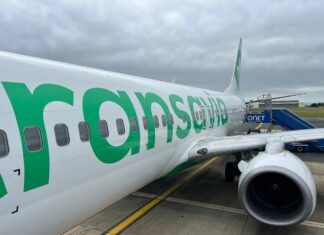 Капітан Transavia Вирішив Проблему Перебронювання Розмістивши Пасажирів у Кабіні Пілотів