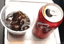 Я в першому класі. Я не повинен наливати собі напій. У тренера також немає місця для банки