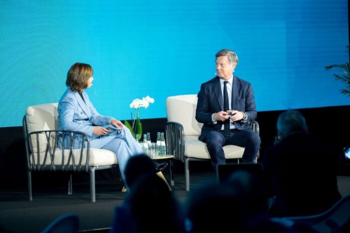 aae724bc-f73b-4794-a077-4c2915c694e1