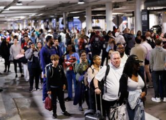 Закриття TSA: Повітряне сполучення порушено через хаос на контрольно-пропускних пунктах