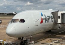 Un responsable de la Maison Blanche menace le secteur aérien à cause des retards de vols