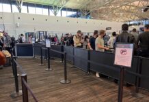 Черги в Аеропорті: Чи варто пропускати запізнілих?