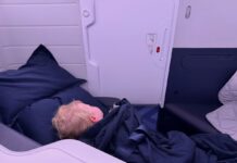 Подорожі з малюками: як одна сім’я провела несподівано спокійний тривалий переліт