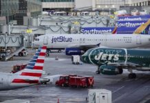 Манія злиття авіакомпаній повертається як United