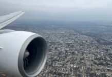 Коли діти, що кричать, заважають польотам: як справлятися з невихованими пасажирами