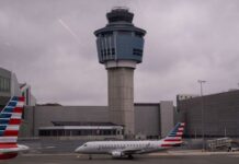 Аварія в Ла-Гуардії Викликало Перевірку Нічної Зміни Авіадиспетчерів