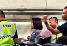 Подія на рейсі Malaysia Airlines: пасажира зняли з рейсу після домагань до члена екіпажу