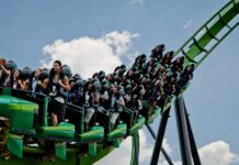 Six Flags На Роздоріжжі: Повернення Сімейного Відпочинку Серед Занепаду