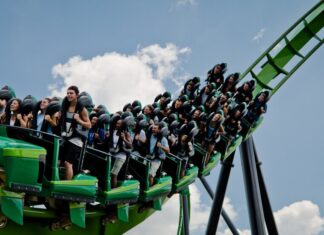 Six Flags На Роздоріжжі: Повернення Сімейного Відпочинку Серед Занепаду