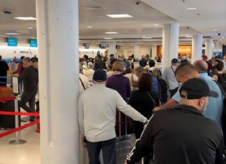 Чому самообслуговування при реєстрації багажу все одно залишає вас у черзі