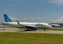 JetBlue захоплює слоти Spirit Airlines у Ла-Гуардії для запуску бюджетного терміналу