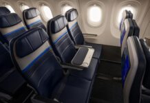 Нова «Бізнес-Клас» United Airlines: Столик, Лікоть та Хитрість з Регулюванням